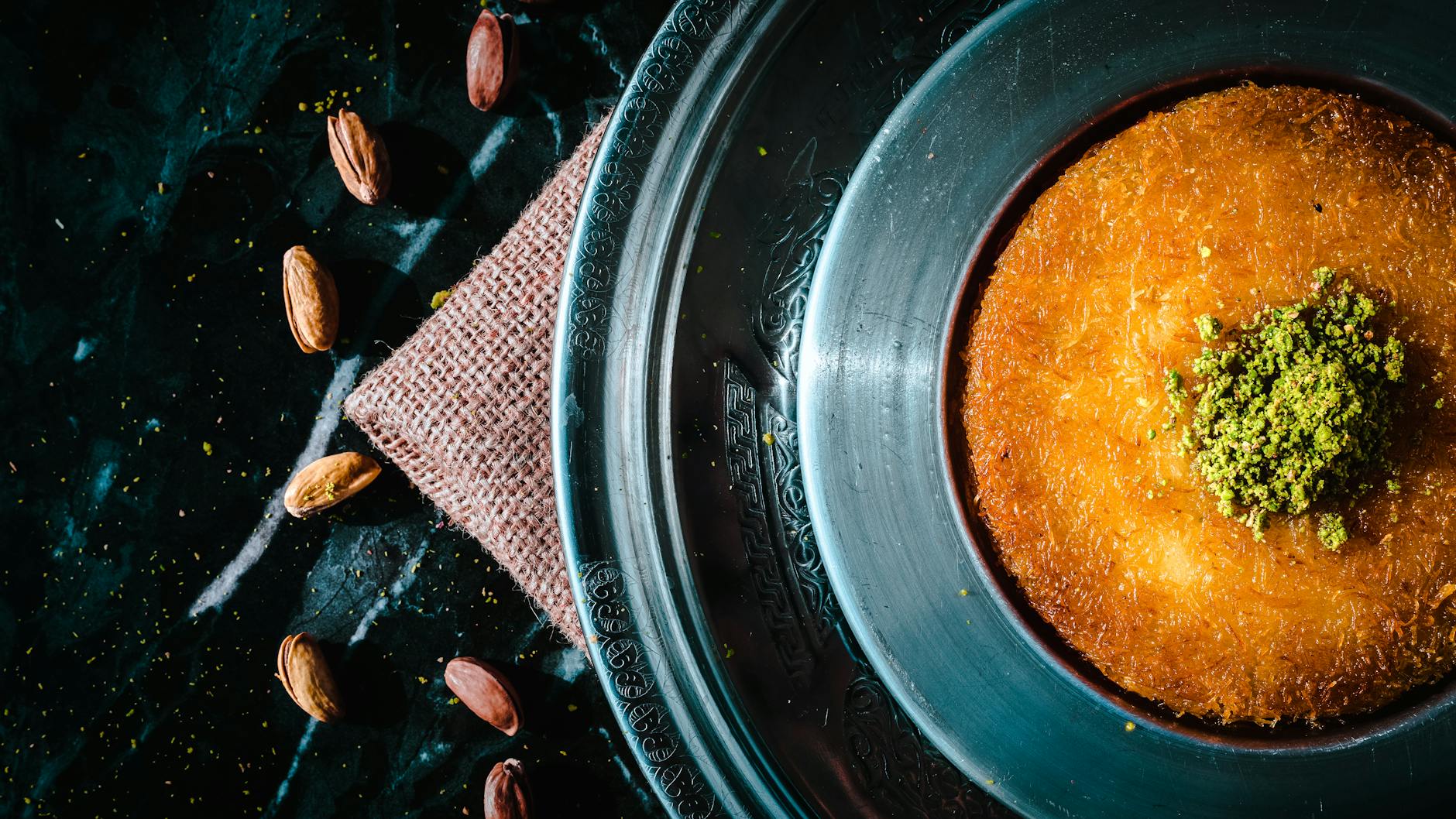 이스탄불 퀴네페 전문점에서 맛보는 정통의 맛과 실패 없는 토핑 주문 팁