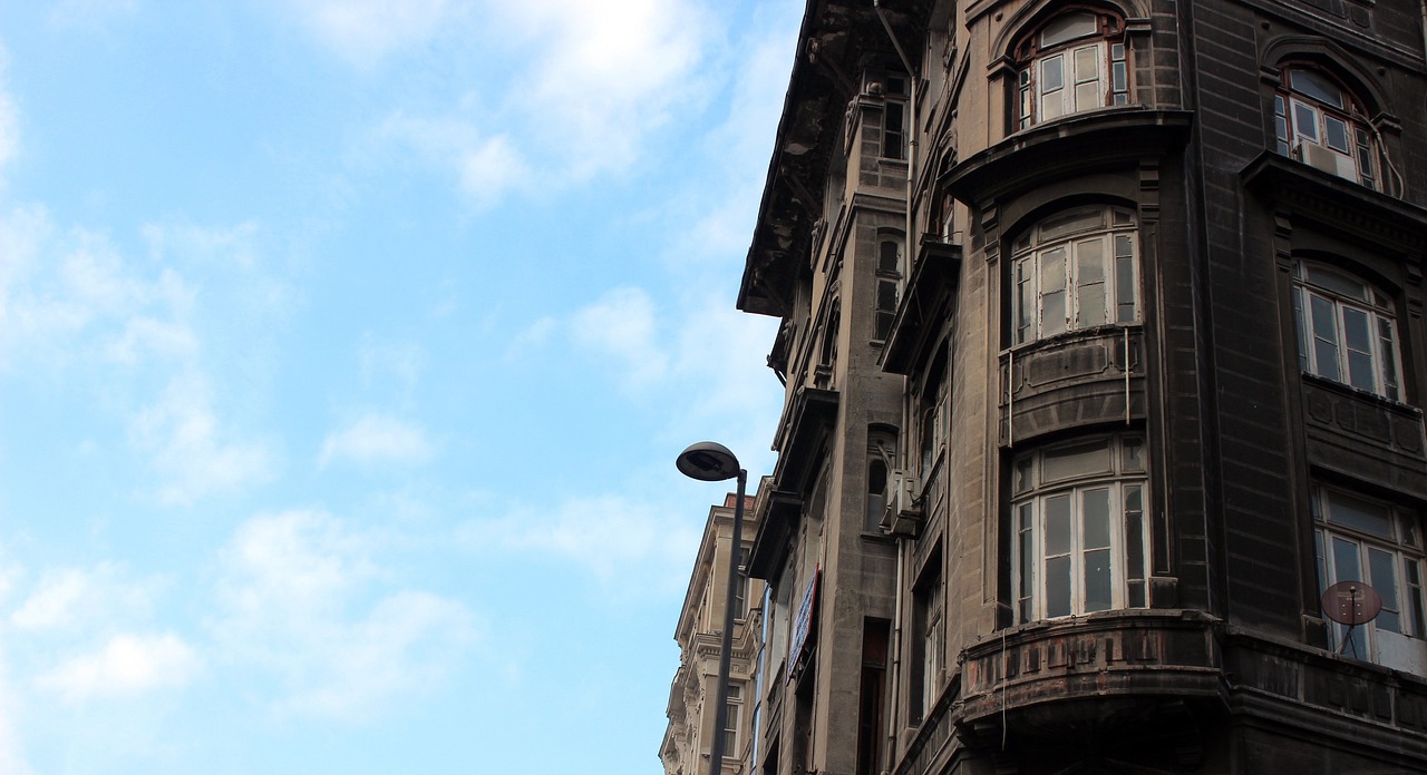 시르케지 기차역과 중앙 우체국을 잇는 이스탄불 근대 건축 도보 코스와 유서 깊은 한 방문 팁