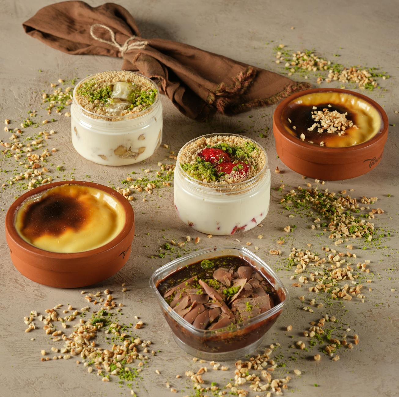 이스탄불 노포에서 맛볼 수 있는 다양한 종류의 터키식 우유 푸딩들.