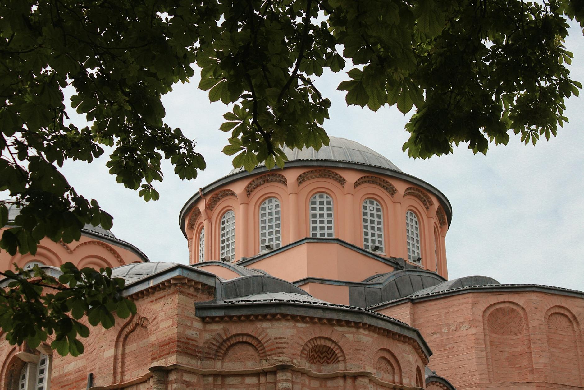 로마의 수도교와 비잔틴 건축이 남은 제이레크 마을의 역사 산책 경로와 팁